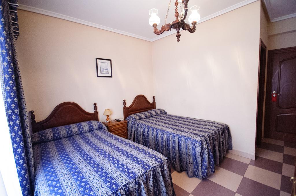 Hostal Restaurante La Trucha Benavente Luaran gambar